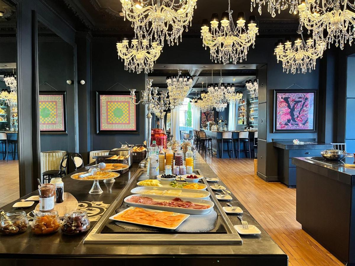 Belfry & Spa By Ligne St Barth Lourdes Eksteriør billede The buffet at the restaurant