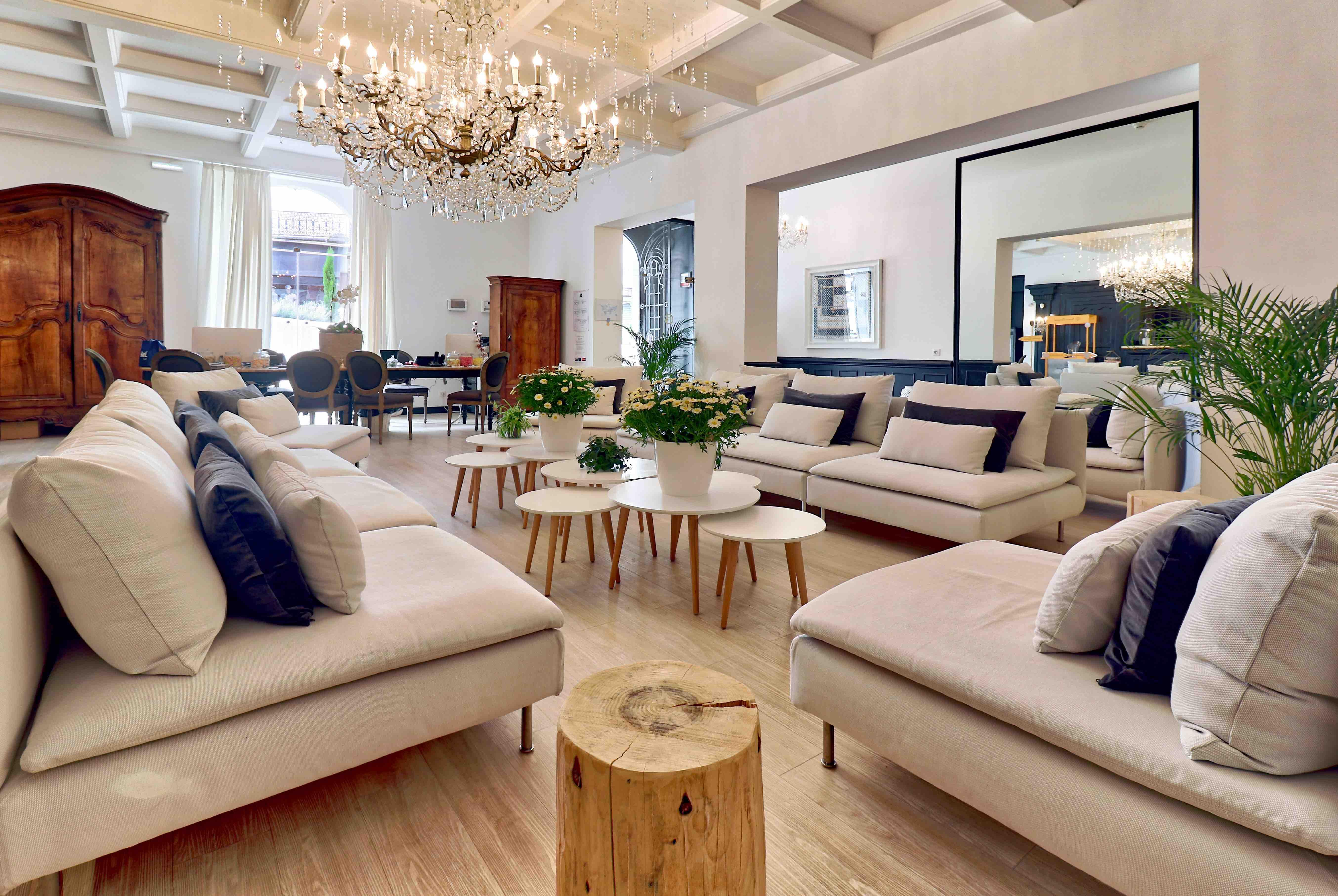 Belfry & Spa By Ligne St Barth Lourdes Eksteriør billede The interior of the showroom in 2019