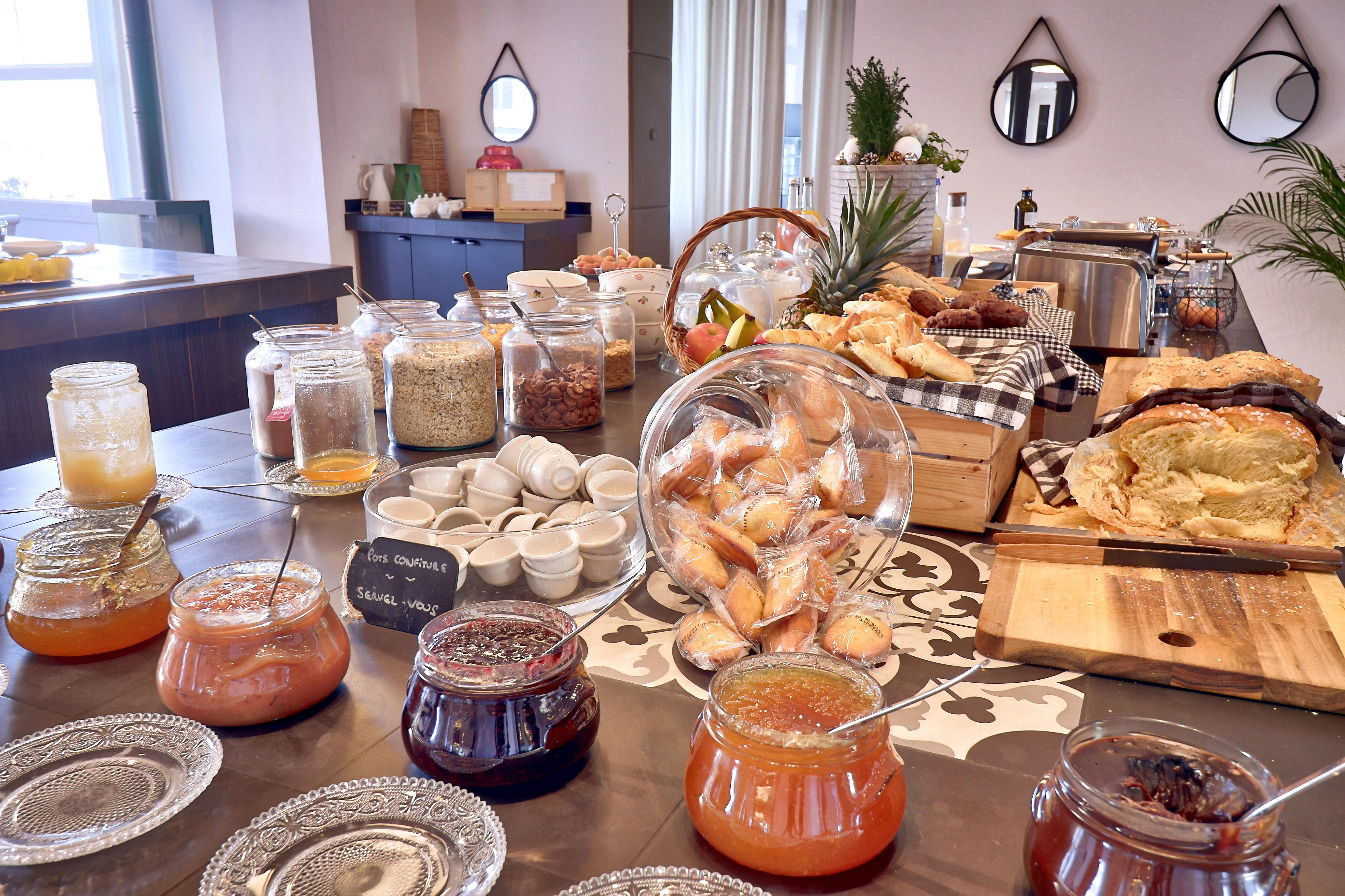 Belfry & Spa By Ligne St Barth Lourdes Eksteriør billede Breakfast buffet at a hotel