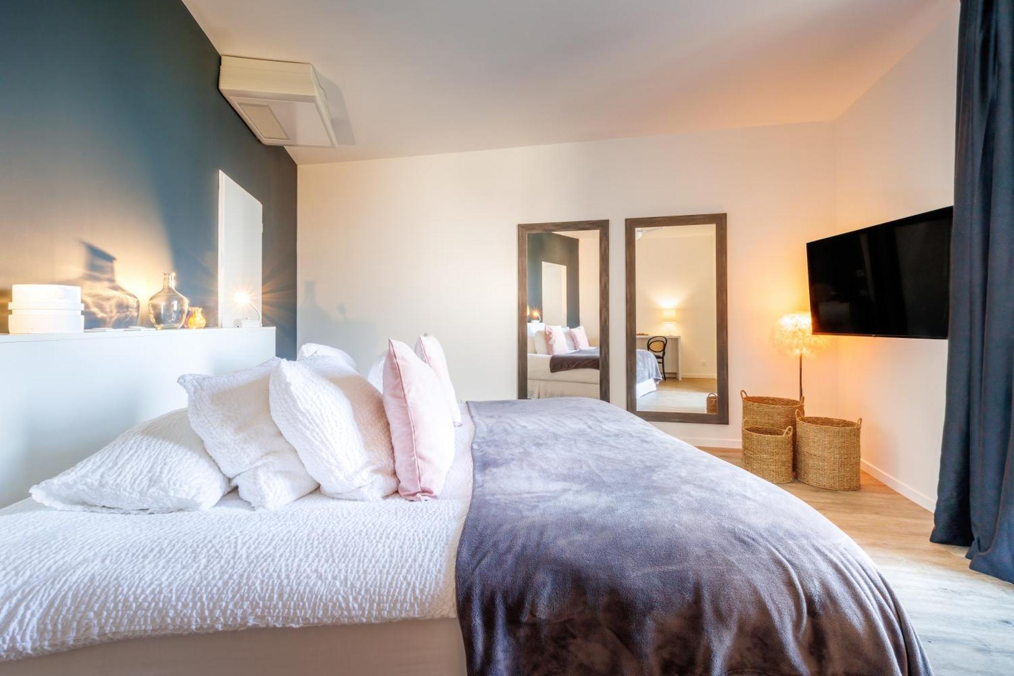Belfry & Spa By Ligne St Barth Lourdes Værelse billede A bedroom at the hotel